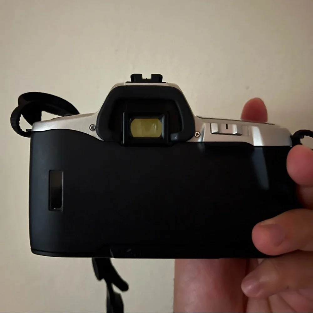 Minolta Maxxum Qtsi 35mm SLR Film Camera Untested